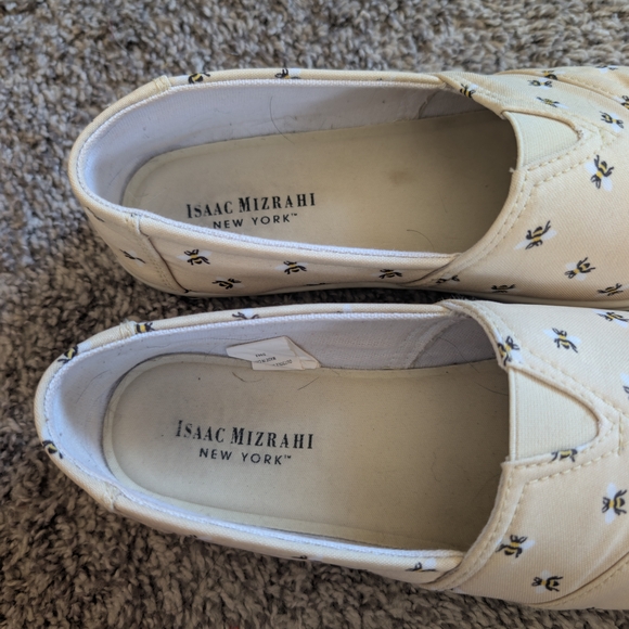 Isaac Mizrahi Bee Print Loafers - Picture 3 of 4